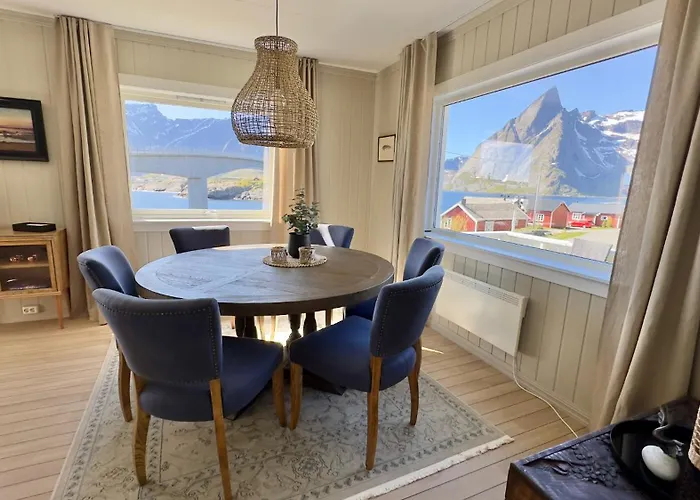 Hamnoya Bridge Panorama Semesterbostad Reine