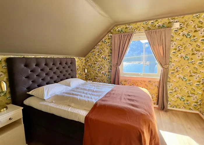 Hamnoya Bridge Panorama * Reine